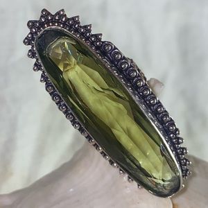 Sale - Exquisite Sage Goddess Peridot cabochon vintage elongated ring
